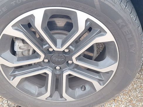 Used 2023 Jeep Compass Limited image 14