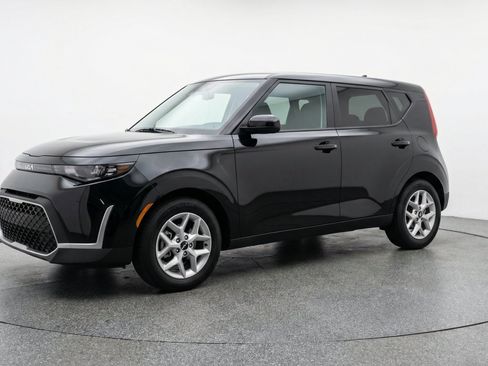 Used 2025 Kia Soul LX w/ LX Technology Package FWD image 3