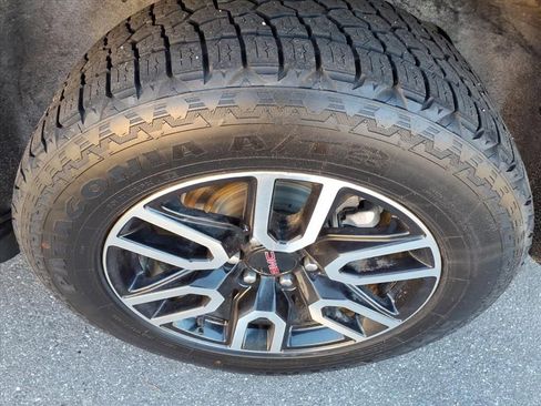 Used 2024 GMC Yukon AT4 w/ AT4 Premium Plus Package image 10