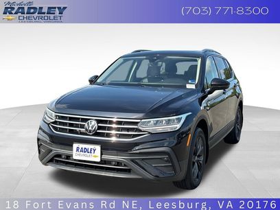 Used 2024 Volkswagen Tiguan SE w/ Panoramic Sunroof Package