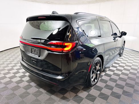 Used 2023 Chrysler Pacifica Touring-L w/ S Appearance Package FWD image 3