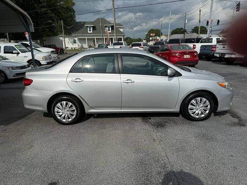Used 2011 Toyota Corolla LE FWD image 3