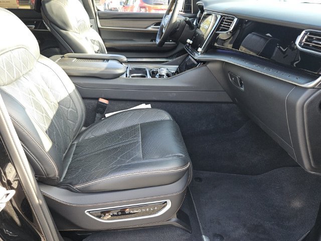Used 2023 Jeep Grand Wagoneer Series III w/ Rear Seat Video Group 1 AWD/4WD image 15