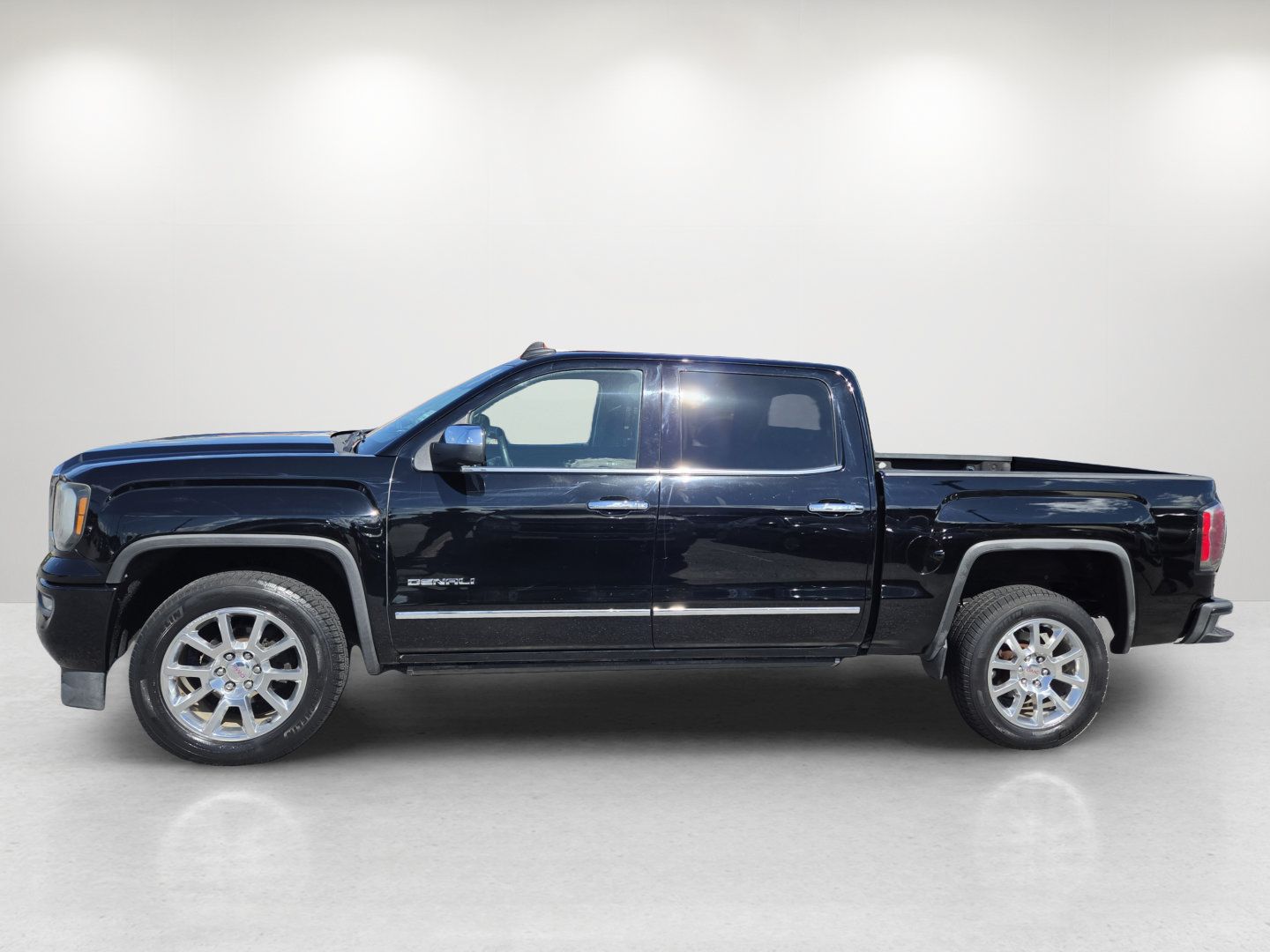 Used 2016 GMC Sierra 1500 Denali w/ Enhanced Driver Alert Package RWD image 8