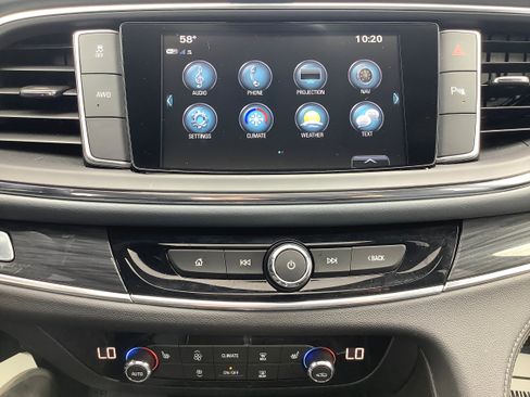 Used 2018 Buick Enclave Essence AWD/4WD image 19
