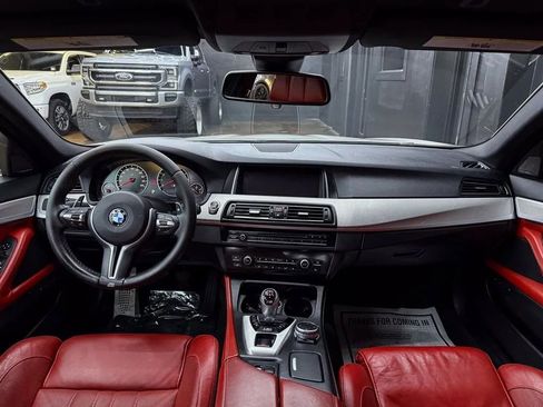 Used 2015 BMW M5 RWD image 23