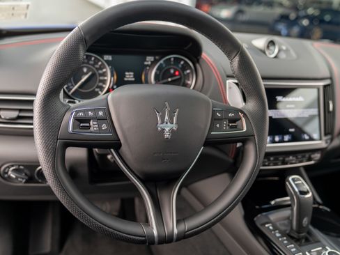 Used 2024 Maserati Levante GT Ultima image 17