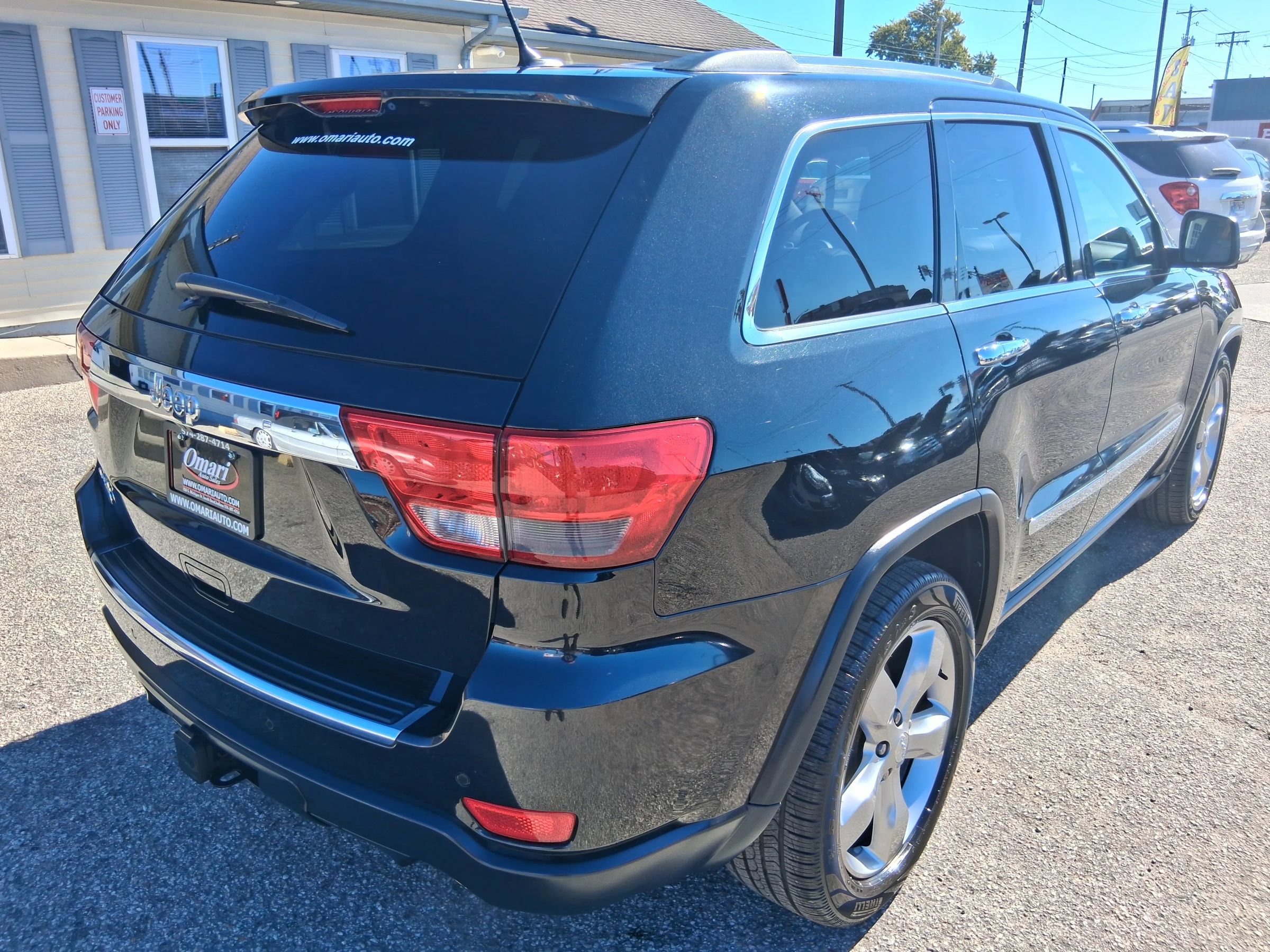 Used 2011 Jeep Grand Cherokee Overland AWD/4WD image 6