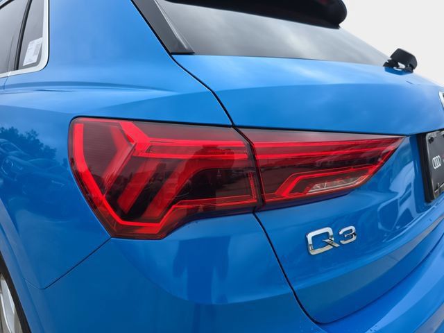Used 2023 Audi Q3 2.0T Premium w/ Convenience Package AWD/4WD image 37