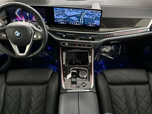Used 2024 BMW X5 xDrive50e image 3
