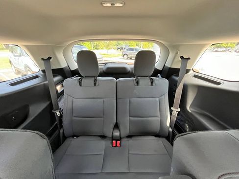 Used 2025 Ford Explorer Active RWD image 14