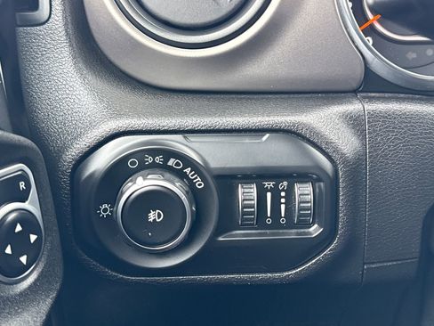 Used 2020 Jeep Wrangler Unlimited Sport S image 29