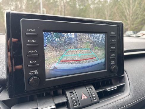 Used 2019 Toyota RAV4 XLE Premium image 5