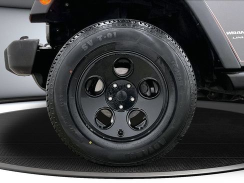Used 2018 Jeep Wrangler Unlimited Rubicon w/ Connectivity Group AWD/4WD image 33