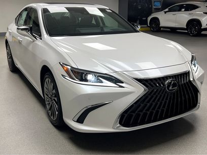 New 2025 Lexus ES 300h w/ Luxury Package
