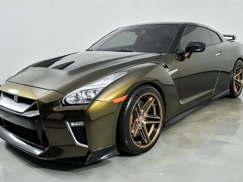 Used 2020 Nissan GT-R Premium AWD/4WD image 6