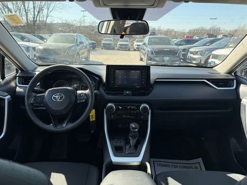 Used 2021 Toyota RAV4 LE image 22