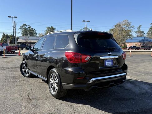 Used 2019 Nissan Pathfinder SV image 5