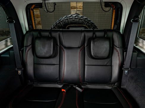 Used 2022 Jeep Wrangler Rubicon AWD/4WD image 31