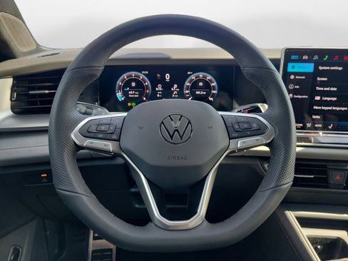 New 2026 Volkswagen Tiguan SE R-Line image 10