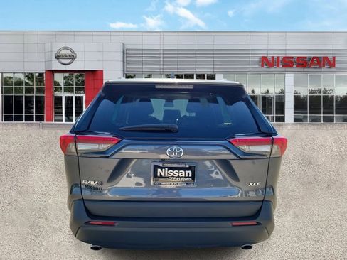 Used 2024 Toyota RAV4 XLE w/ Convenience Package image 5