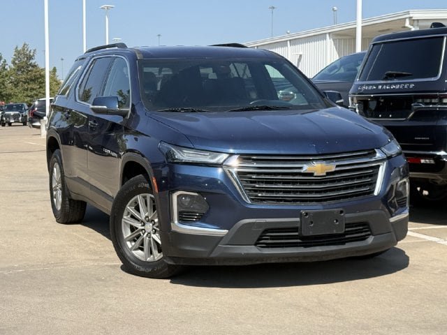 Used 2022 Chevrolet Traverse LT FWD image 2
