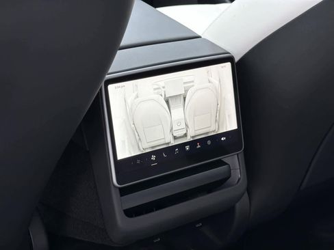 Used 2026 Tesla Model Y 2WD image 30