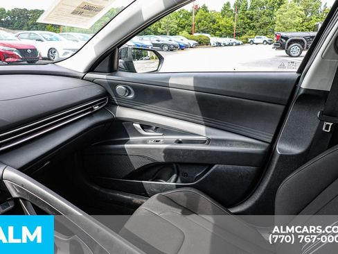 Used 2024 Hyundai Elantra SEL FWD image 42