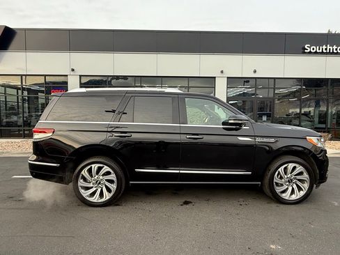 Used 2024 Lincoln Navigator Reserve image 8