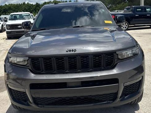 Used 2022 Jeep Grand Cherokee L Limited w/ Black Appearance Package RWD image 3