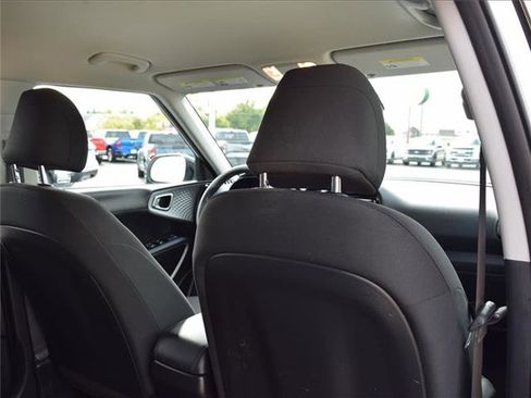 Used 2023 Kia Soul S image 32