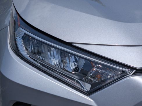Used 2021 Toyota RAV4 XLE Premium FWD image 10