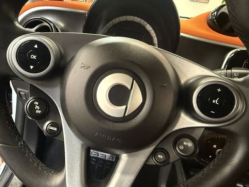 Used 2016 smart fortwo passion RWD image 22