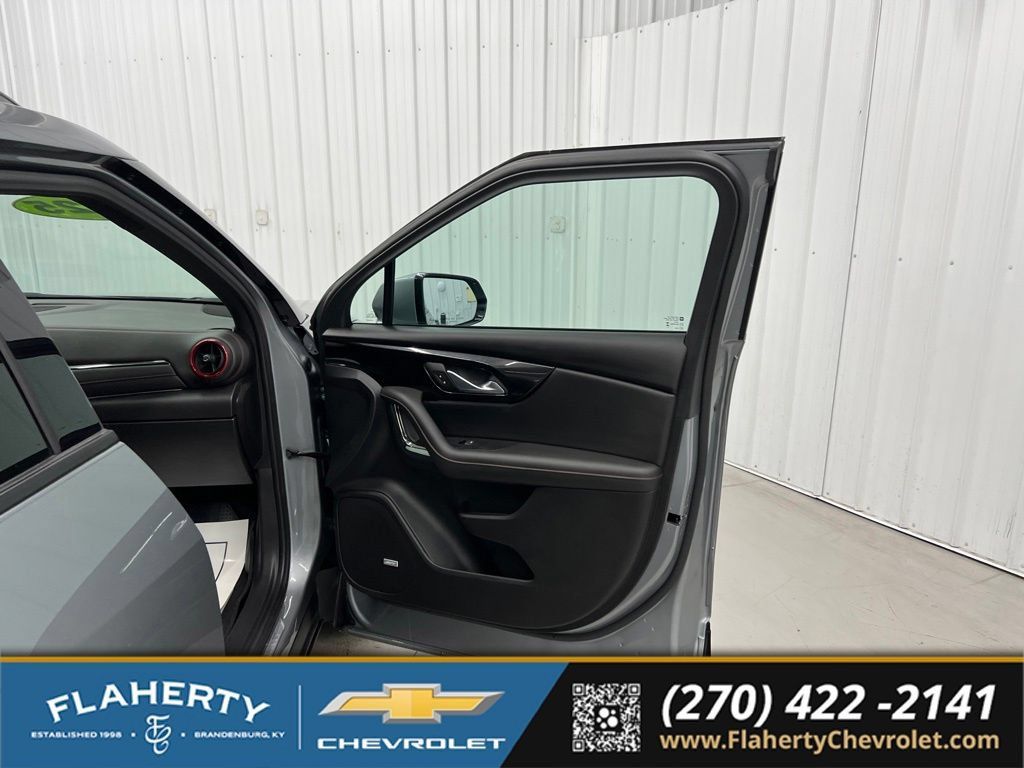 Used 2025 Chevrolet Blazer RS w/ Enhanced Convenience Package FWD image 14