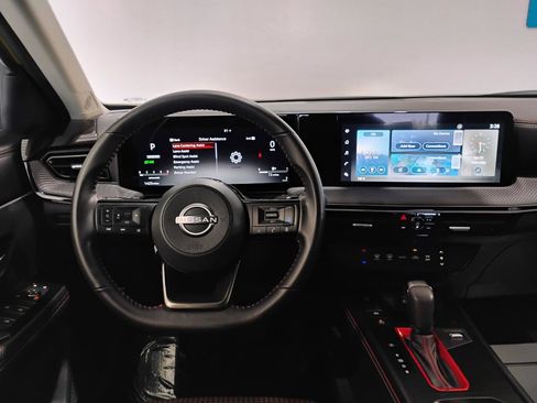 Used 2025 Nissan Kicks SR w/ Illumination Package image 18