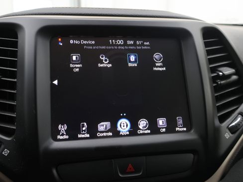 Used 2016 Jeep Cherokee Latitude w/ Cold Weather Group AWD/4WD image 46
