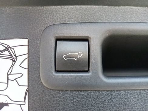 Used 2023 Toyota Highlander Limited image 32