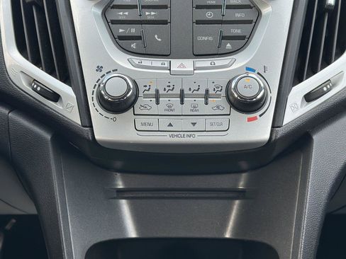 Used 2015 GMC Terrain SLE FWD image 17