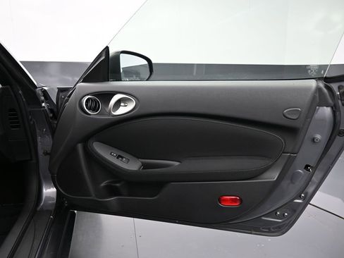 Used 2016 Nissan 370Z Roadster image 34