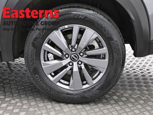 Used 2024 Nissan Pathfinder SV AWD/4WD image 33