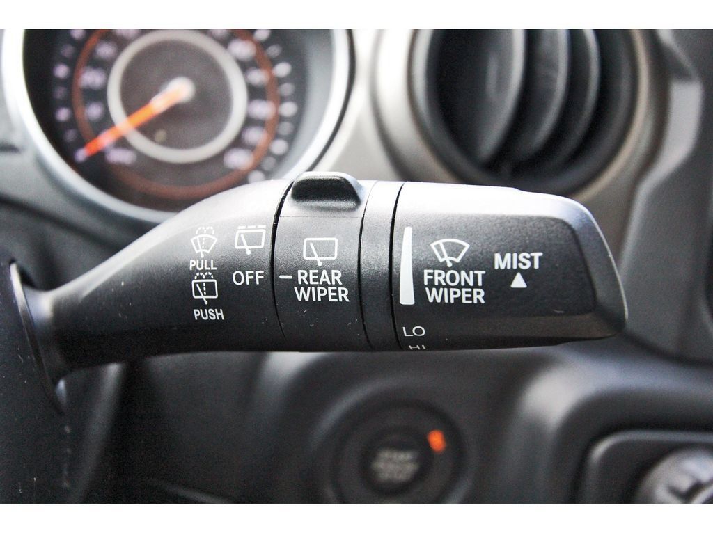 Used 2018 Jeep Wrangler Unlimited Sport AWD/4WD image 18