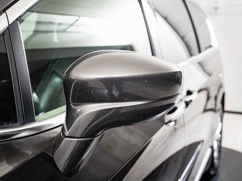 Used 2019 Chrysler Pacifica Touring-L image 14