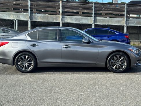 Used 2016 INFINITI Q50 Premium image 3