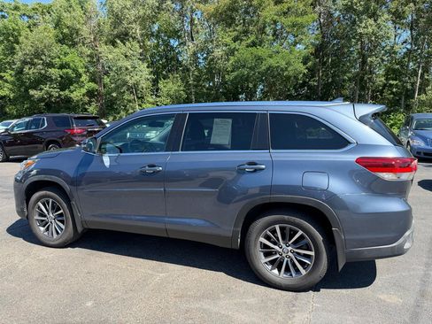Used 2019 Toyota Highlander XLE AWD/4WD image 8