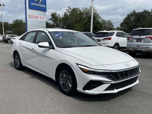 Used 2024 Hyundai Elantra SEL image 5