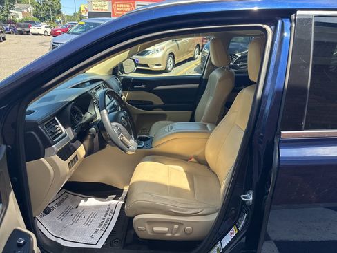Used 2016 Toyota Highlander XLE AWD/4WD image 15