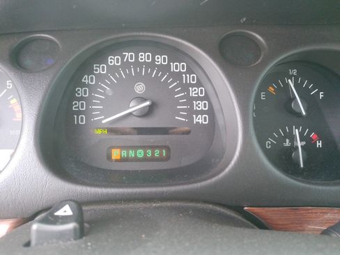 Used 2004 Buick Le Sabre Custom image 36