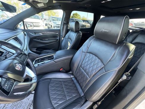 Used 2022 Buick Enclave Avenir image 11
