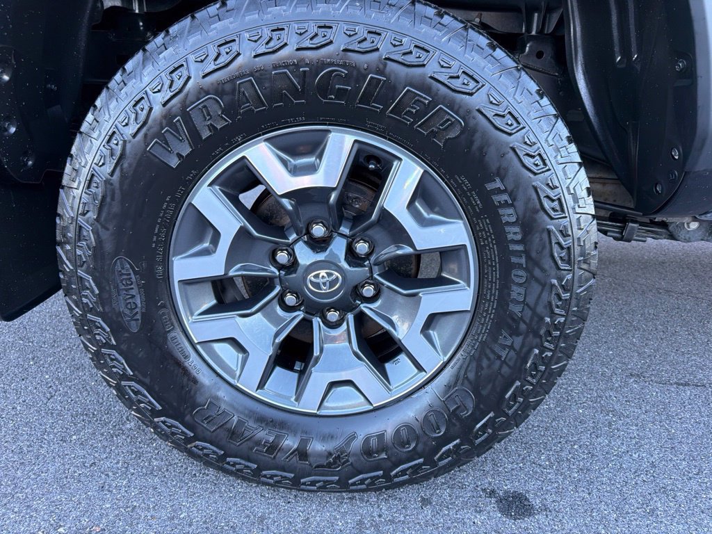 Used 2023 Toyota Tacoma TRD Off-Road w/ Technology Package AWD/4WD image 35