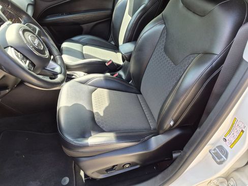 Used 2018 Jeep Compass Latitude w/ Popular Equipment Group AWD/4WD image 21